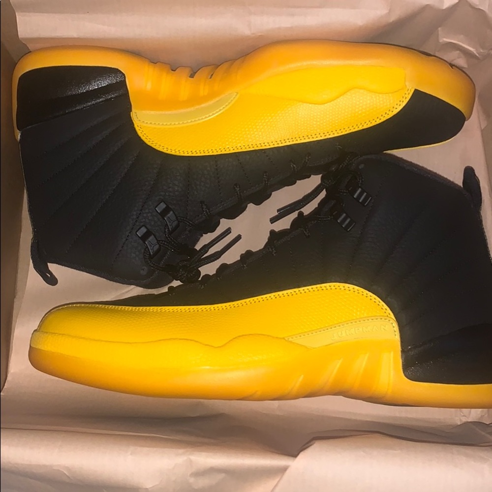 Jordan 12 university gold